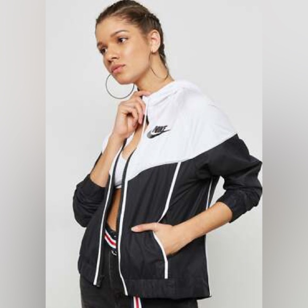NIKE Windrunner jacket, black & white - Small